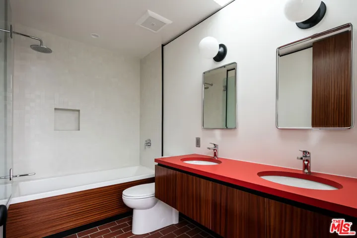1095 N Kenter Avenue, Los Angeles, California 90049