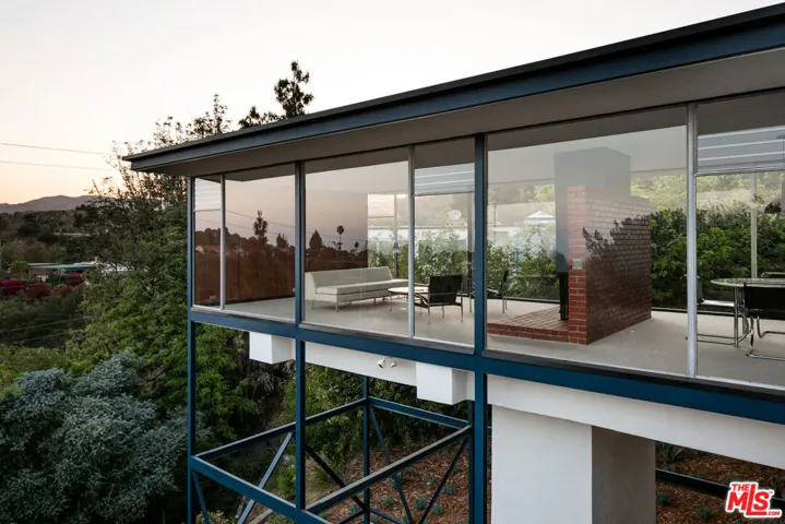 1095 N Kenter Avenue, Los Angeles, California 90049