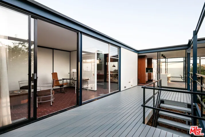 1095 N Kenter Avenue, Los Angeles, California 90049