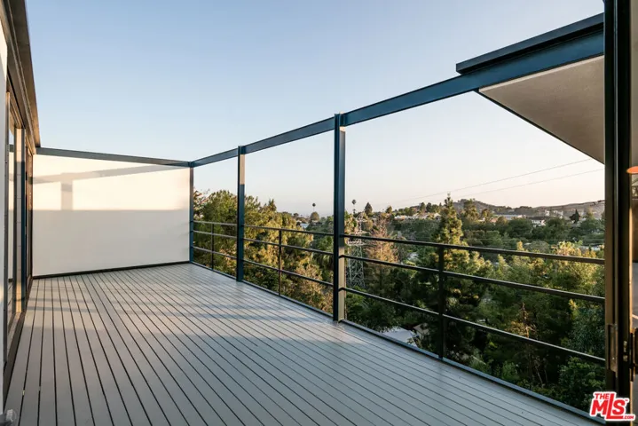 1095 N Kenter Avenue, Los Angeles, California 90049
