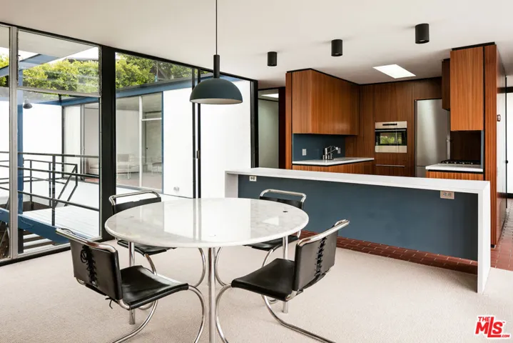 1095 N Kenter Avenue, Los Angeles, California 90049