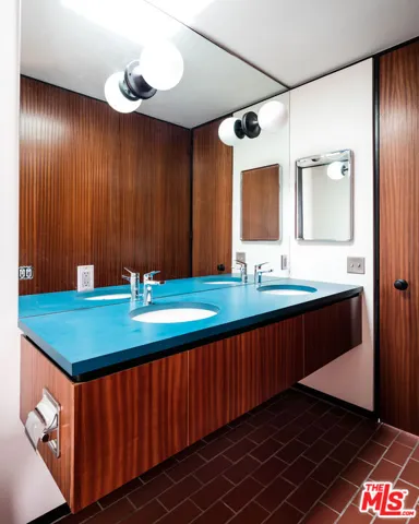 1095 N Kenter Avenue, Los Angeles, California 90049