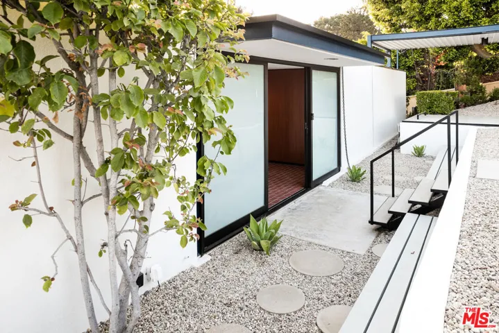1095 N Kenter Avenue, Los Angeles, California 90049