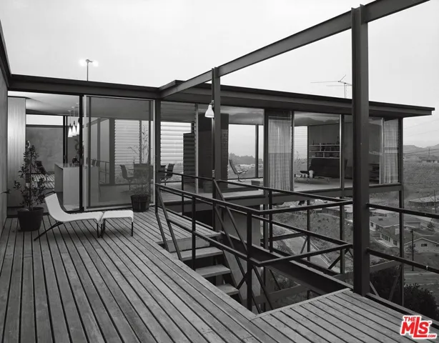1095 N Kenter Avenue, Los Angeles, California 90049