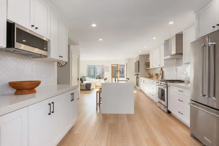 2140 Orinda Dr E, Cardiff By The Sea, California 92007