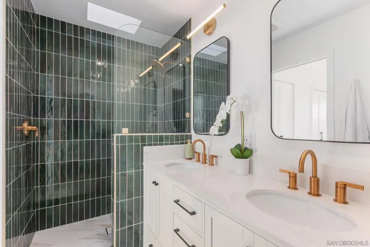 2140 Orinda Dr E, Cardiff By The Sea, California 92007