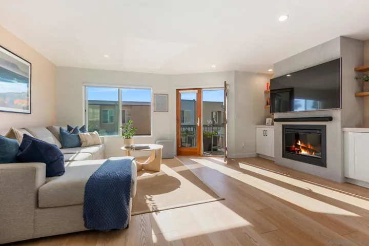 2140 Orinda Dr E, Cardiff By The Sea, California 92007