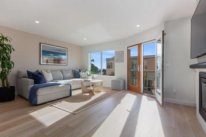 2140 Orinda Dr E, Cardiff By The Sea, California 92007