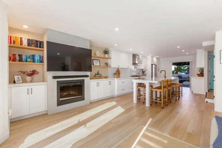 2140 Orinda Dr E, Cardiff By The Sea, California 92007