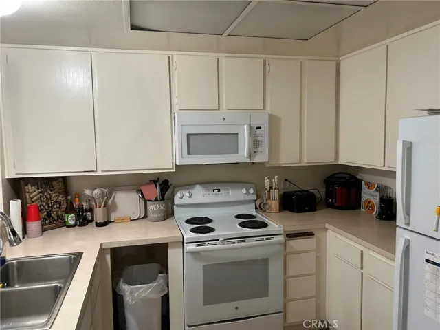 525 S Ranch View Circle 6, Anaheim, California 92807
