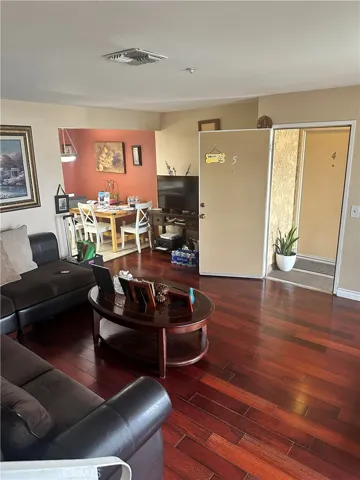 8615 Beverly Boulevard 5, Pico Rivera, California 90660