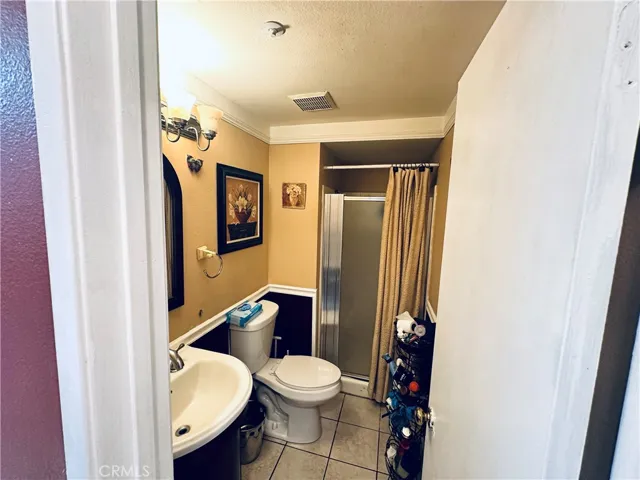 Downstair bathroom
