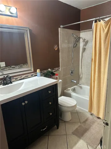 Upstairs bathroom
