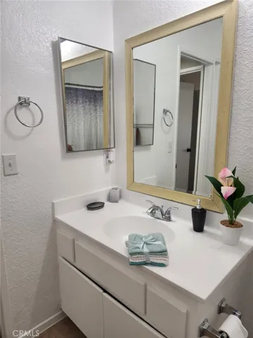 21601 Powhatan Road 8, Apple Valley, California 92308