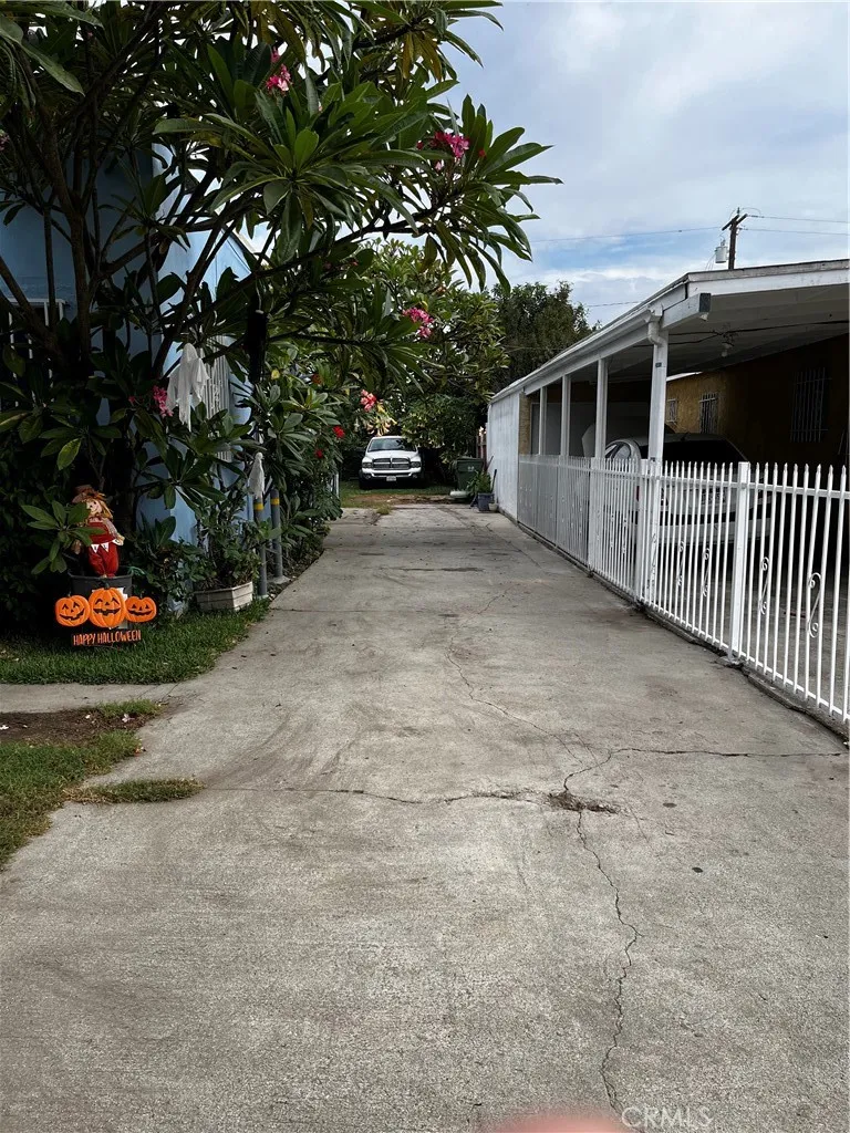 921 E Pine Street, Compton, California 90221 home-pic-3