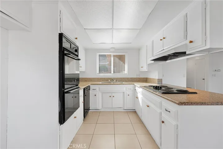 6631 Avenue De Palma, Jurupa Valley, California 92509