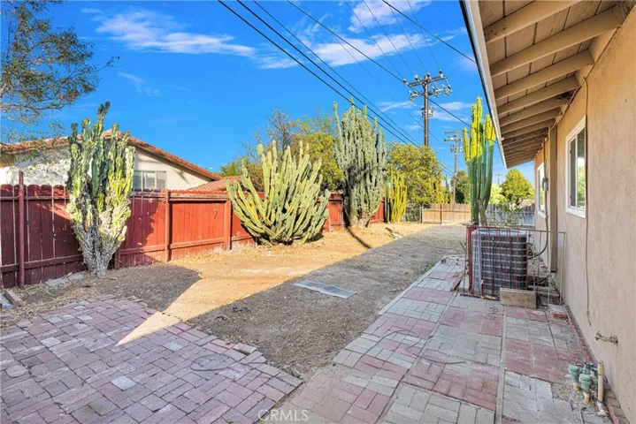 6631 Avenue De Palma, Jurupa Valley, California 92509