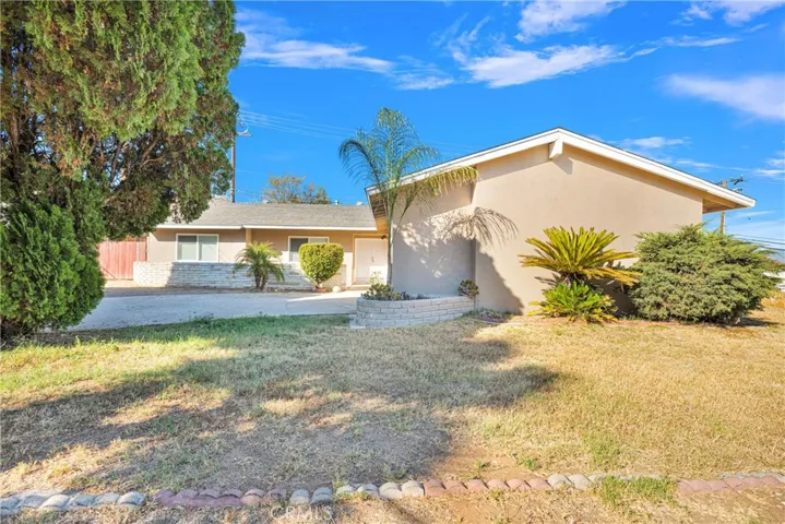 6631 Avenue De Palma, Jurupa Valley, California 92509