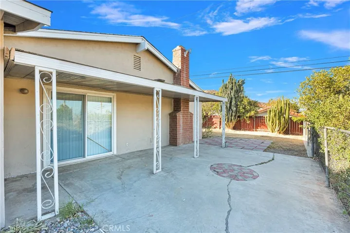 6631 Avenue De Palma, Jurupa Valley, California 92509