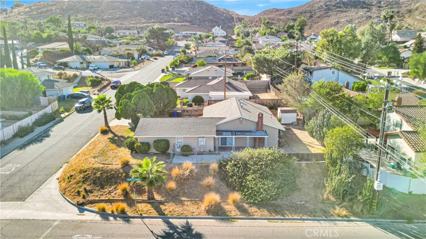 6631 Avenue De Palma, Jurupa Valley, California 92509