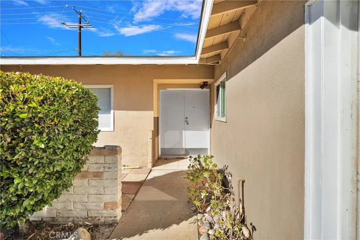 6631 Avenue De Palma, Jurupa Valley, California 92509