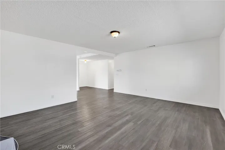 6631 Avenue De Palma, Jurupa Valley, California 92509