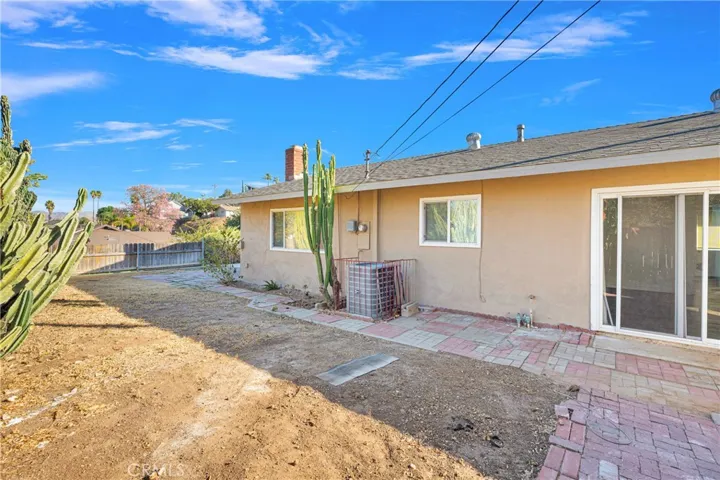 6631 Avenue De Palma, Jurupa Valley, California 92509
