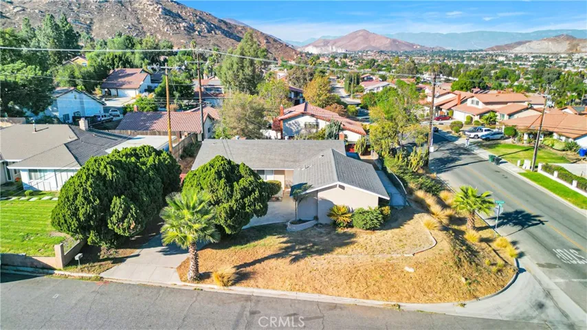 6631 Avenue De Palma, Jurupa Valley, California 92509