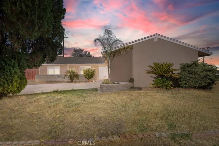 6631 Avenue De Palma, Jurupa Valley, California 92509