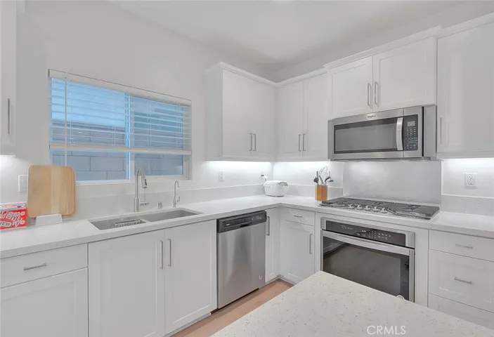 15678 Parry Peak Drive, Fontana, California 92336