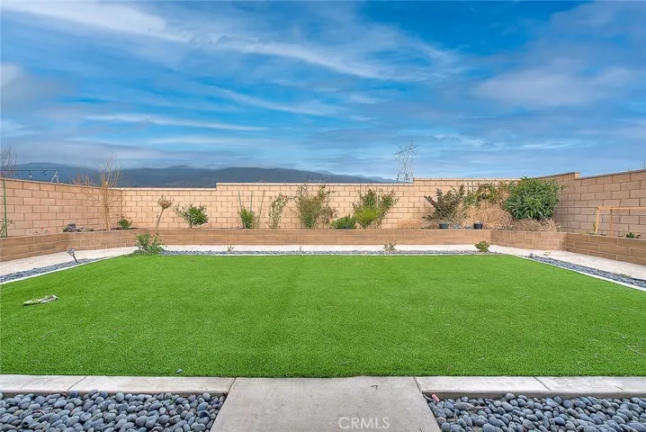 15678 Parry Peak Drive, Fontana, California 92336