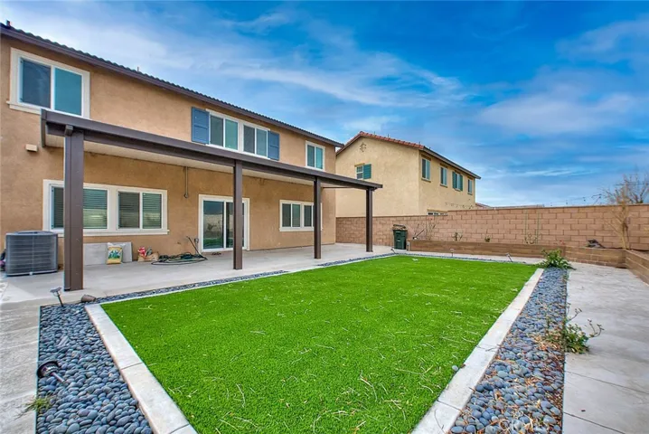 15678 Parry Peak Drive, Fontana, California 92336