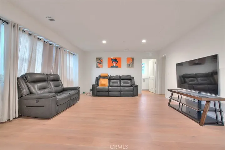 15678 Parry Peak Drive, Fontana, California 92336
