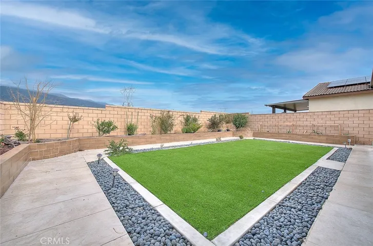 15678 Parry Peak Drive, Fontana, California 92336