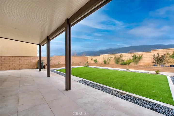 15678 Parry Peak Drive, Fontana, California 92336