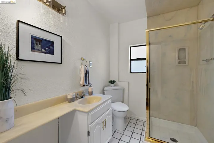 21 Kingsland Pl, Oakland, California 94619