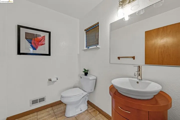 21 Kingsland Pl, Oakland, California 94619