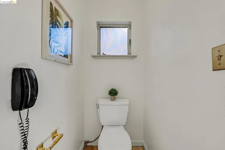 21 Kingsland Pl, Oakland, California 94619