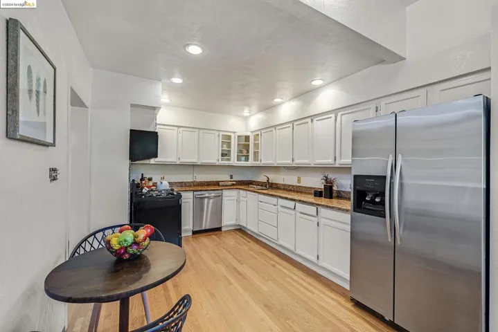 21 Kingsland Pl, Oakland, California 94619