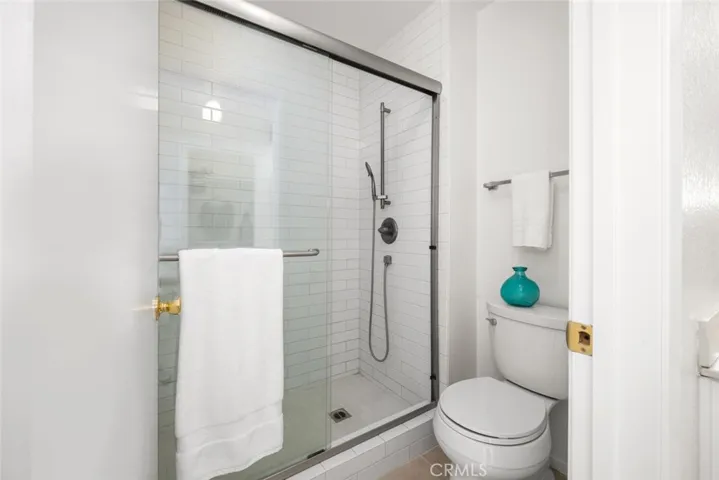 Both bathroom showers have been beautifully remodled