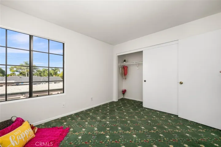 Guest room with spacious closet