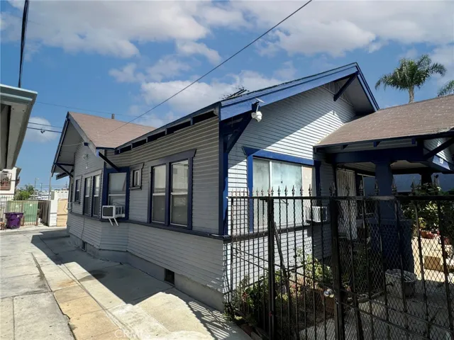 1135 E 3rd Street, Long Beach, California 90802