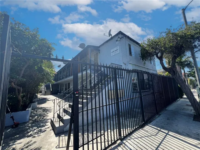 1930 E 7th Street, Long Beach, California 90813