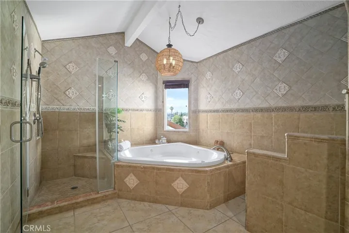 Master bdrm shower and snd jacuzzi tub