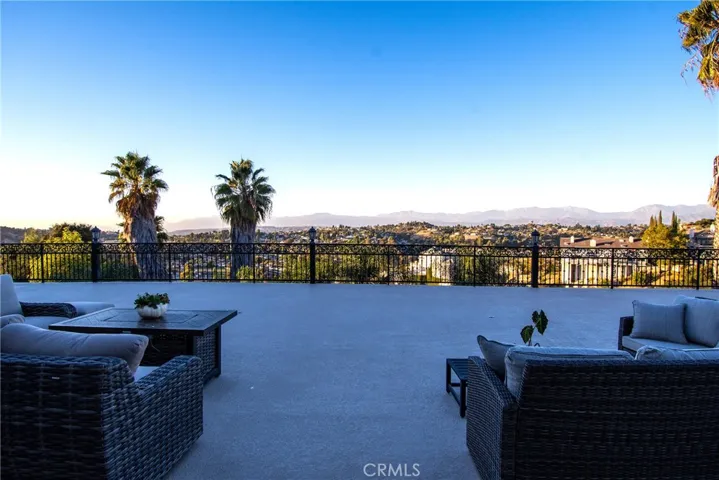 Incredible large open deck with 180 degree view