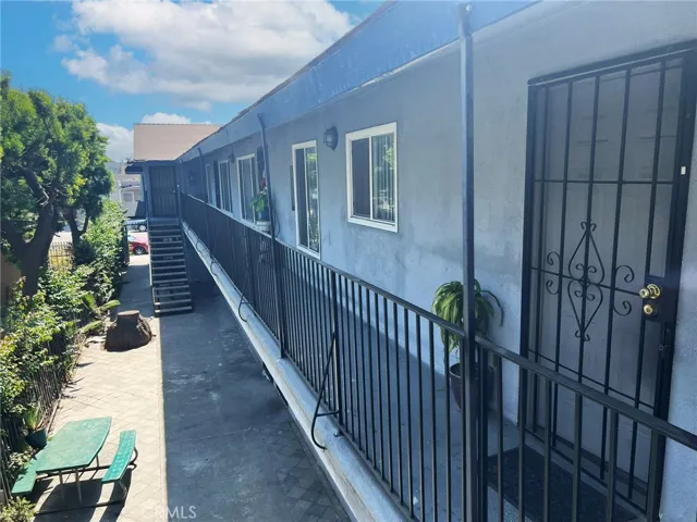 2521 E 7th Street, Long Beach, California 90804