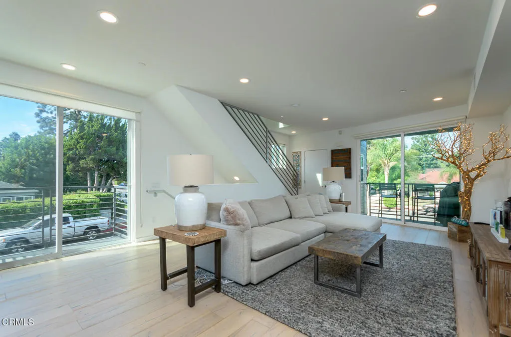 11594 Riverside Drive, North Hollywood, California 91602 home-pic-15