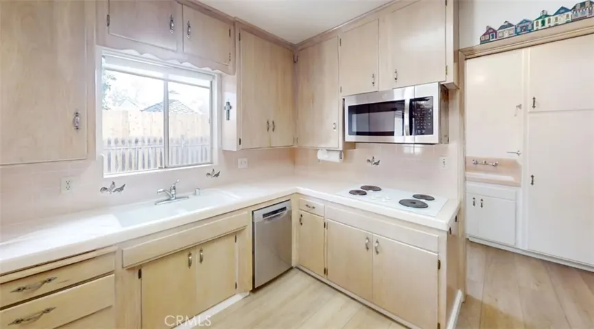 1140 E Maple Avenue, Orange, California 92866