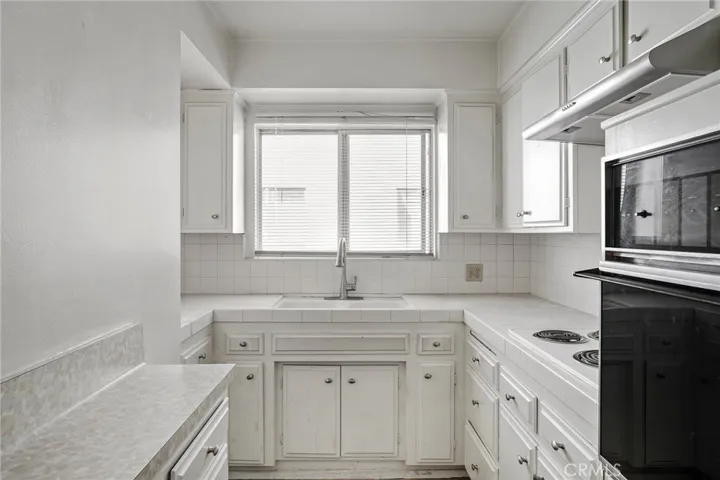 1035 N Hayworth Avenue, West Hollywood, California 90046