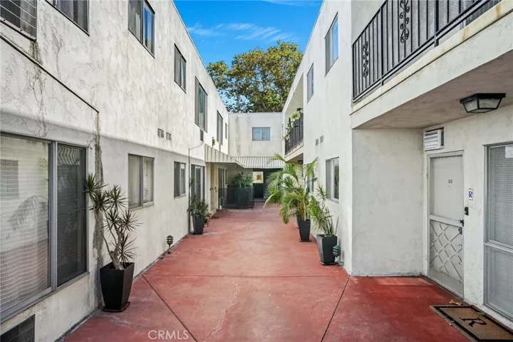 1035 N Hayworth Avenue, West Hollywood, California 90046